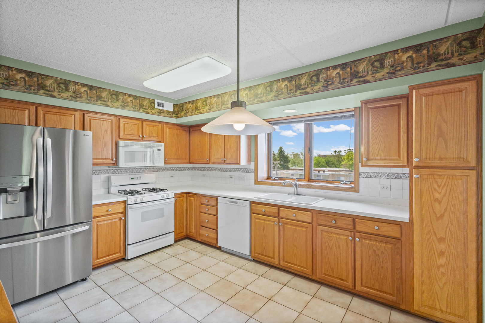 5055 Madison Street Unit: 403