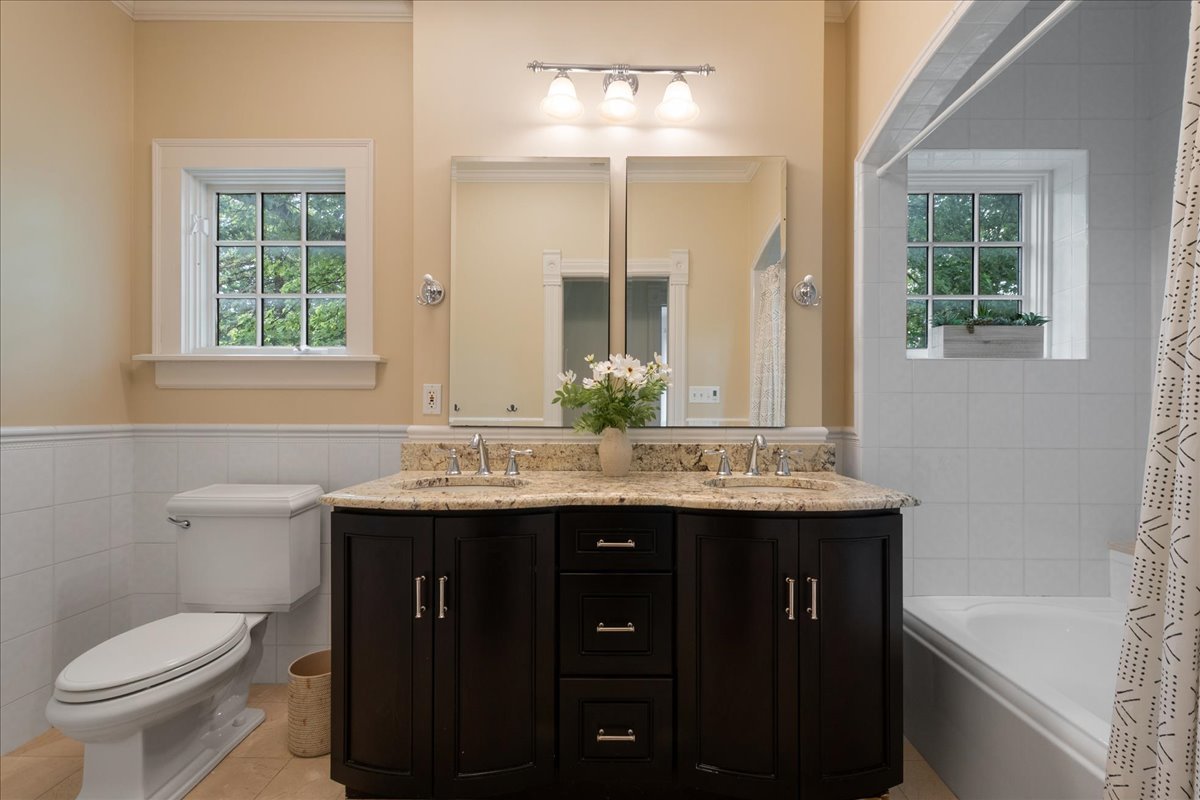 2712 Harrison Street