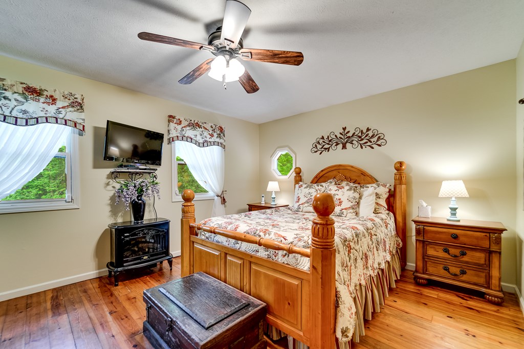 1504 Red Marble Road