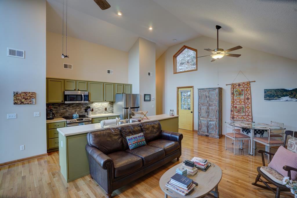 127 Whataview Drive