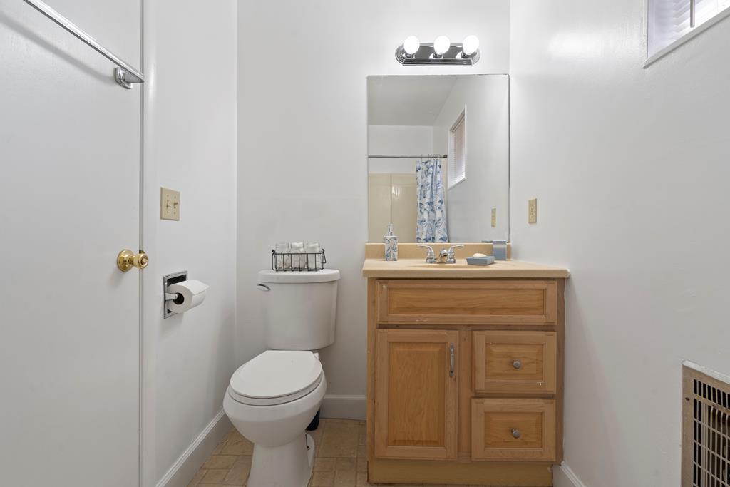 121 Brittany Pointe