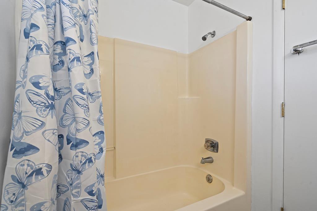 121 Brittany Pointe