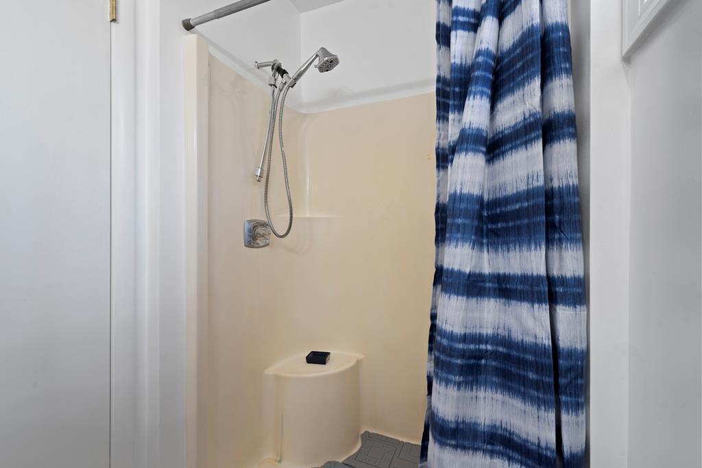 121 Brittany Pointe