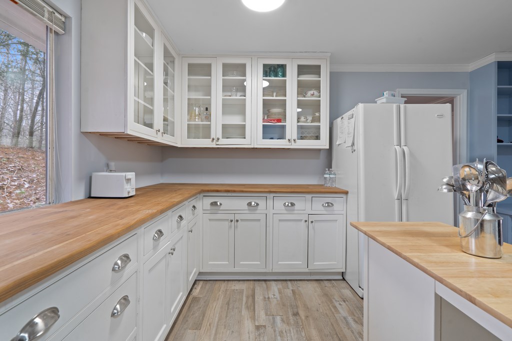 121 Brittany Pointe