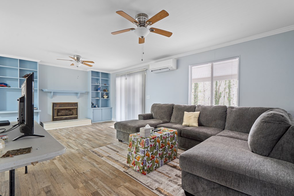 121 Brittany Pointe