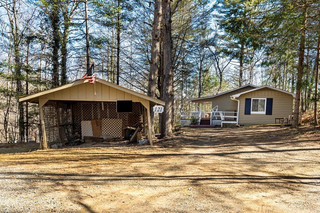 121 Brittany Pointe