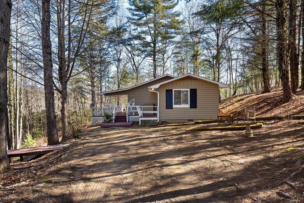 121 Brittany Pointe