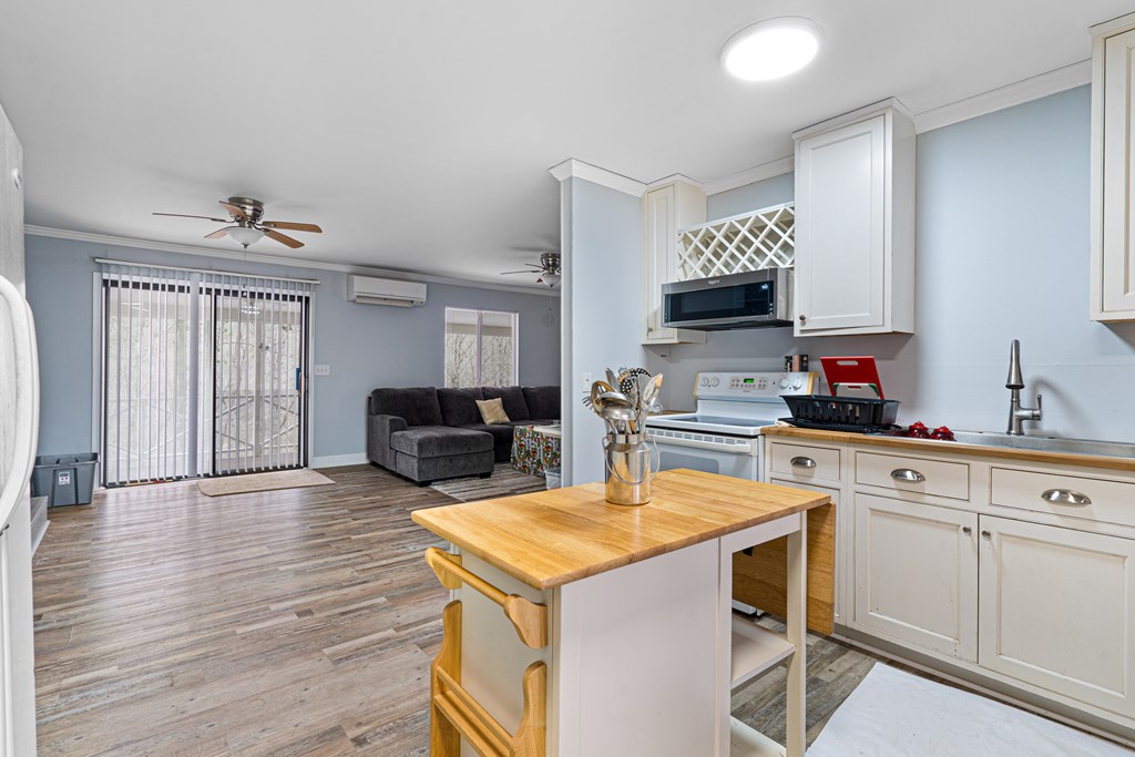 121 Brittany Pointe