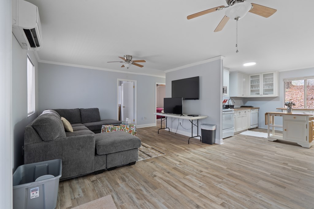 121 Brittany Pointe