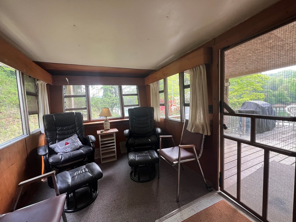 208 Lakeview Dr