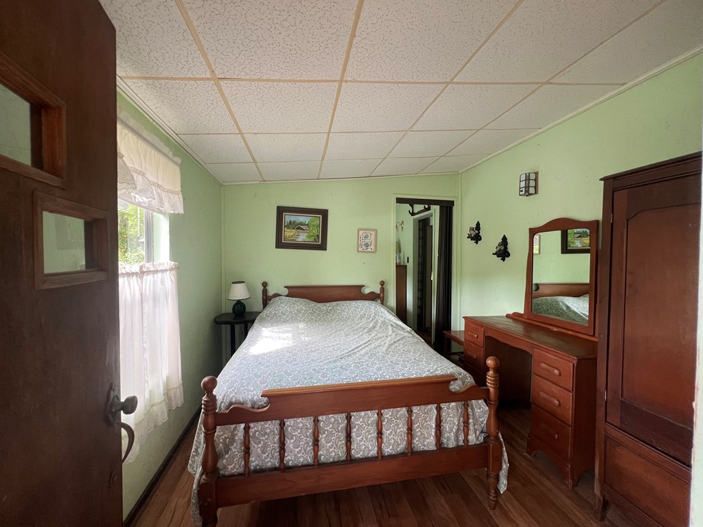208 Lakeview Dr