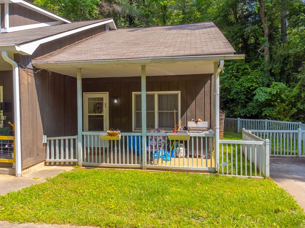 417 N Country Club Dr