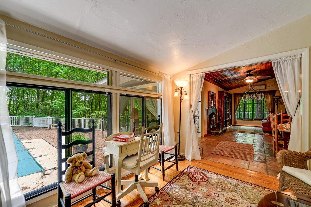 1504 Red Marble