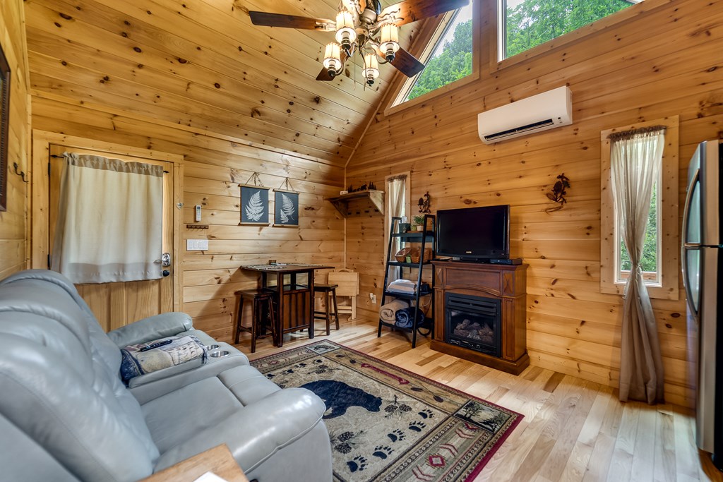 216 Toot Hollow Circle
