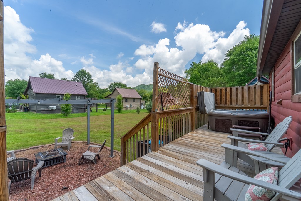 216 Toot Hollow Circle