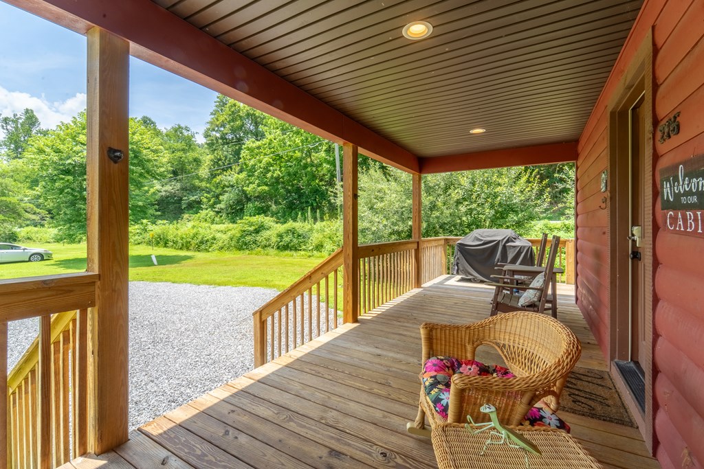 216 Toot Hollow Circle