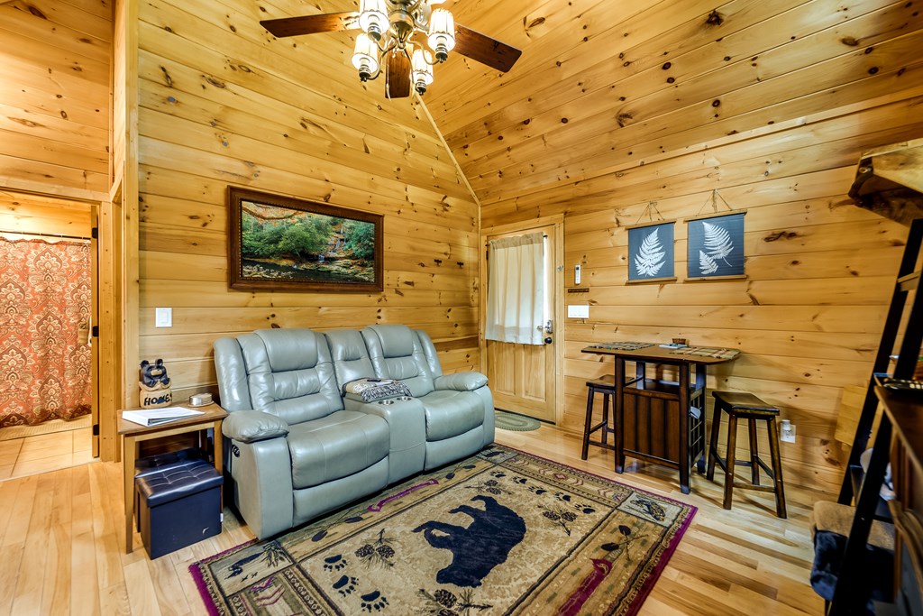 216 Toot Hollow Circle