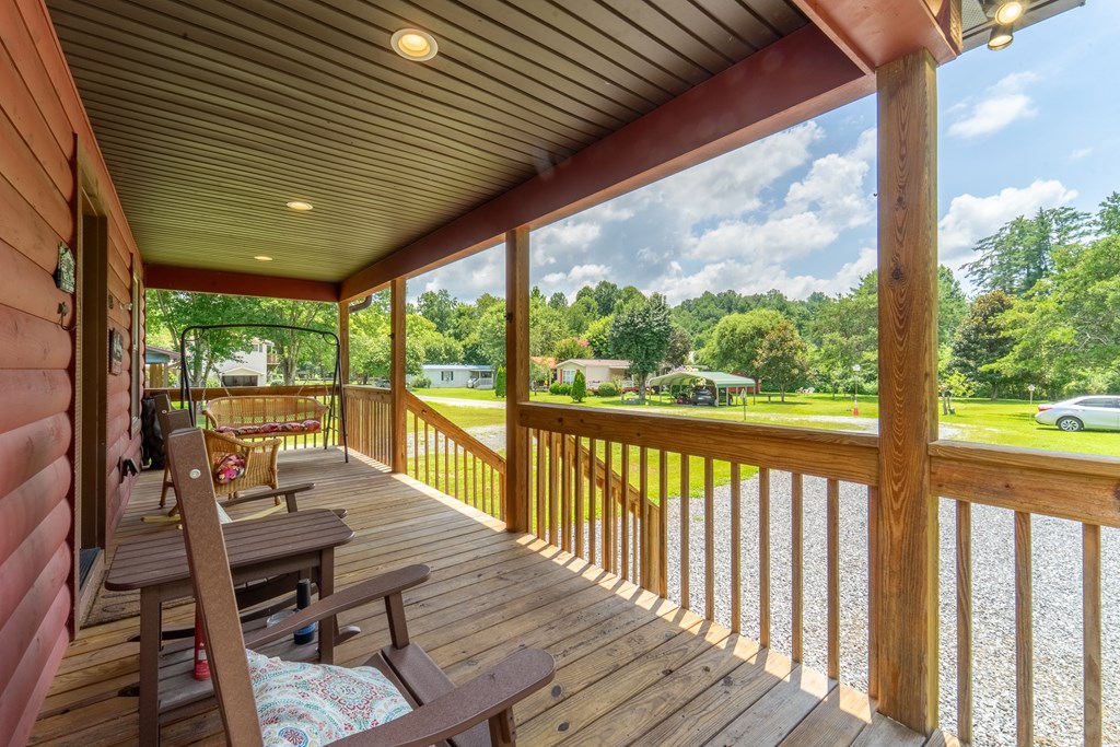 216 Toot Hollow Circle