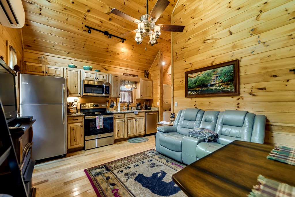 216 Toot Hollow Circle