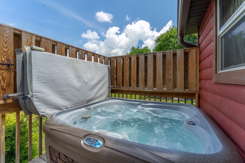 216 Toot Hollow Circle