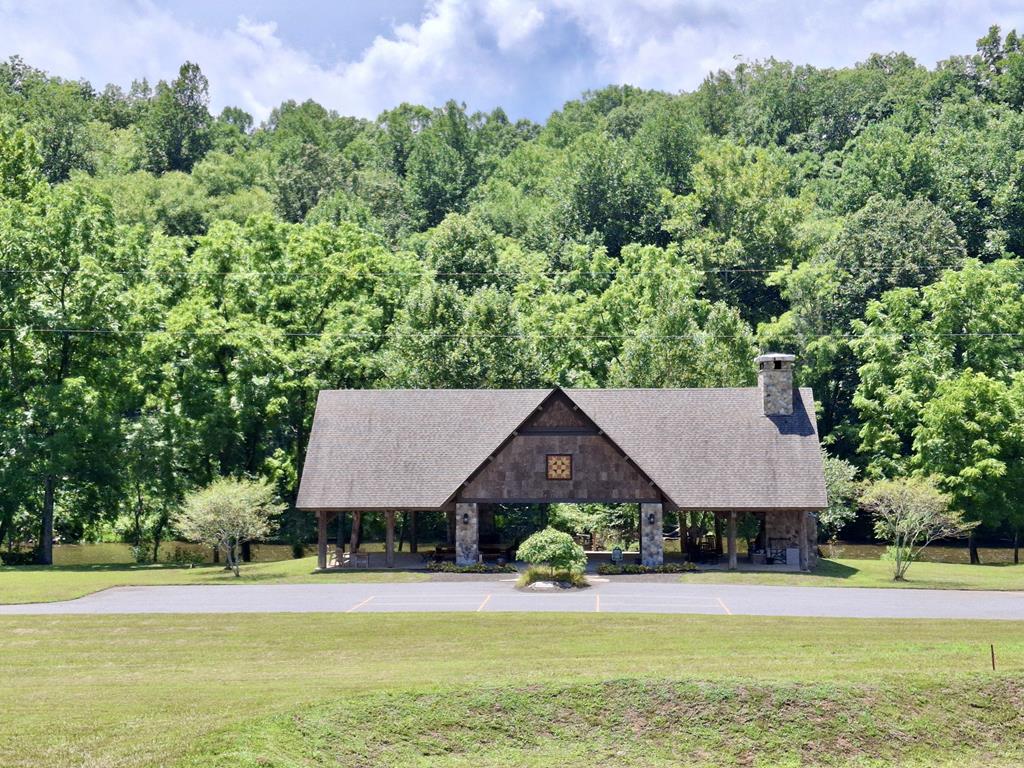 117 Amberleaf Way
