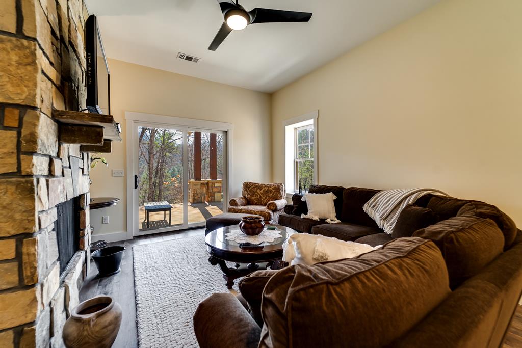 117 Amberleaf Way