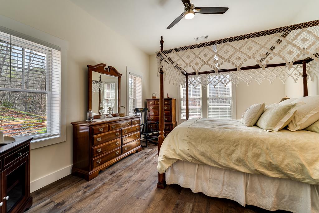 117 Amberleaf Way