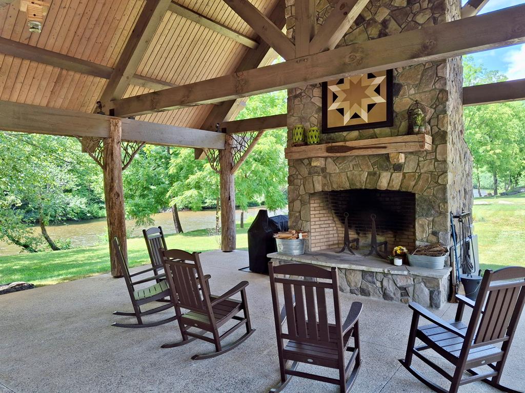 117 Amberleaf Way