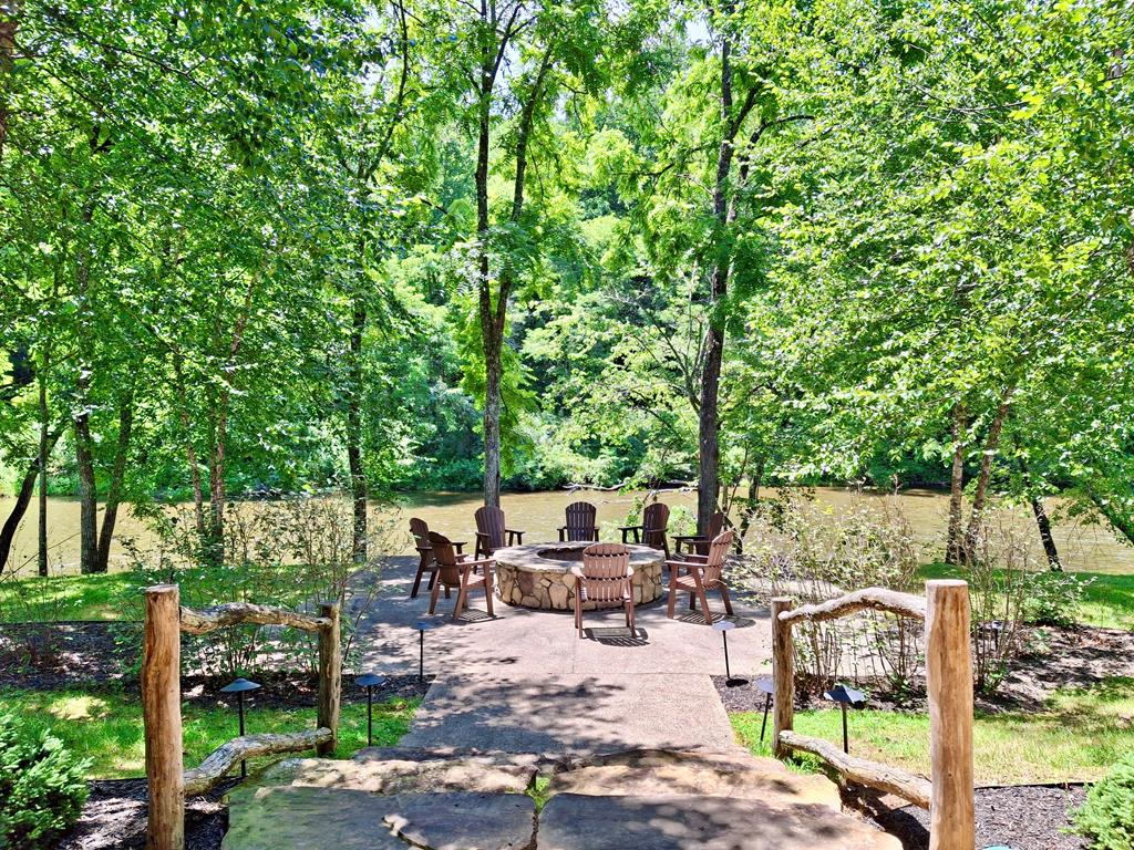 117 Amberleaf Way
