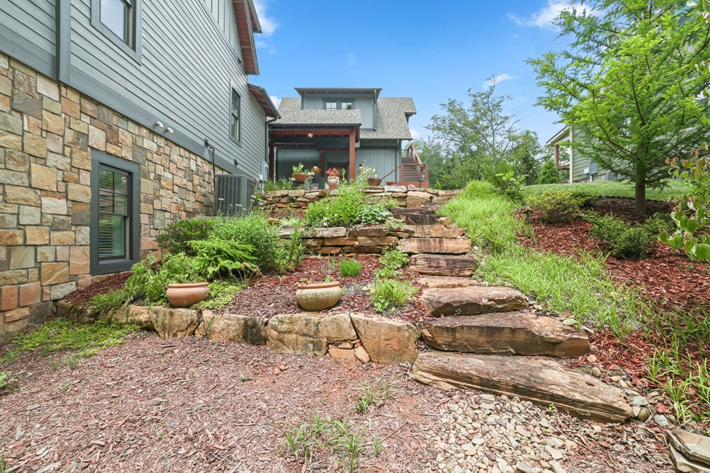 117 Amberleaf Way