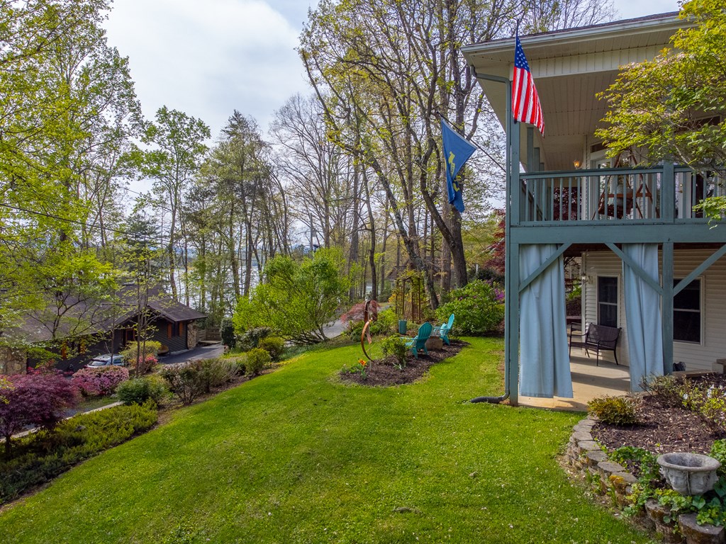 218 Lakeshore Drive