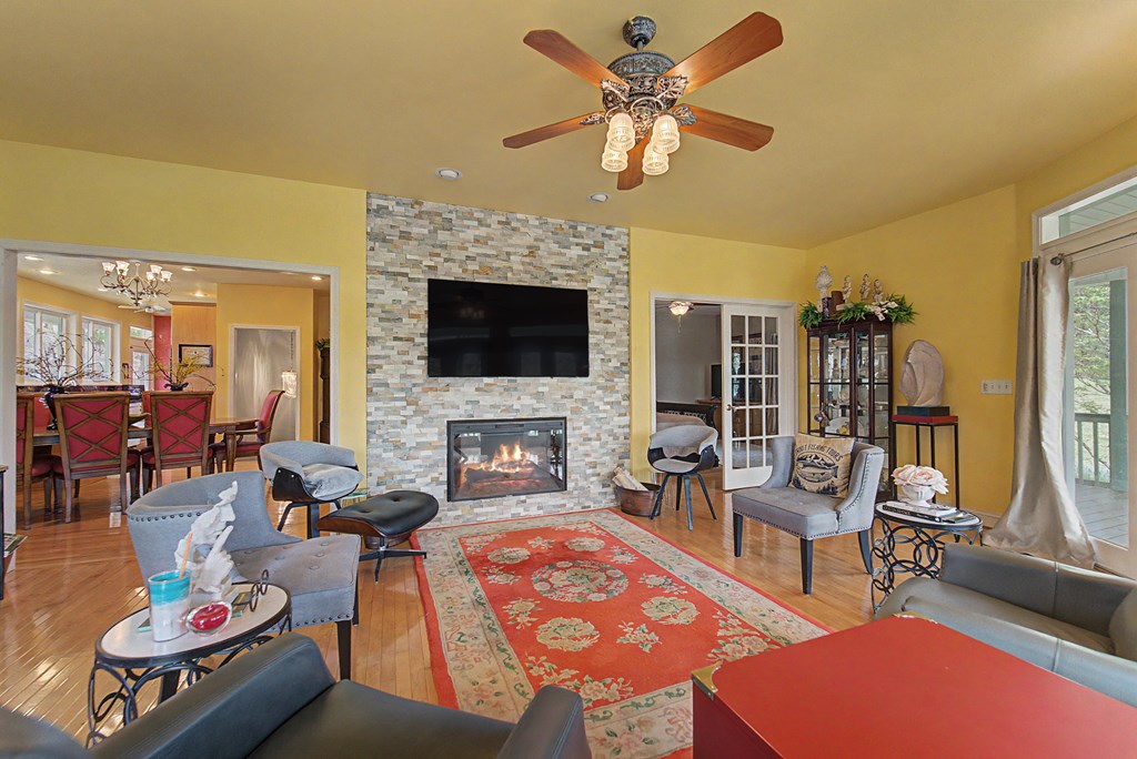 218 Lakeshore Drive