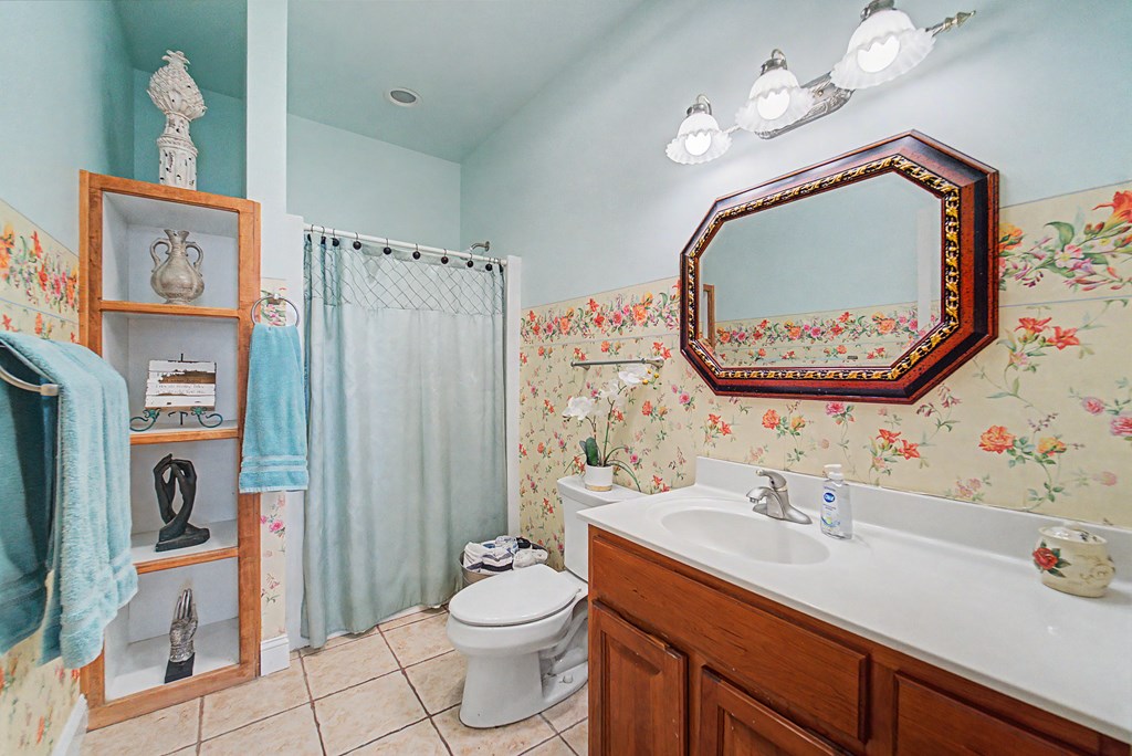 218 Lakeshore Drive