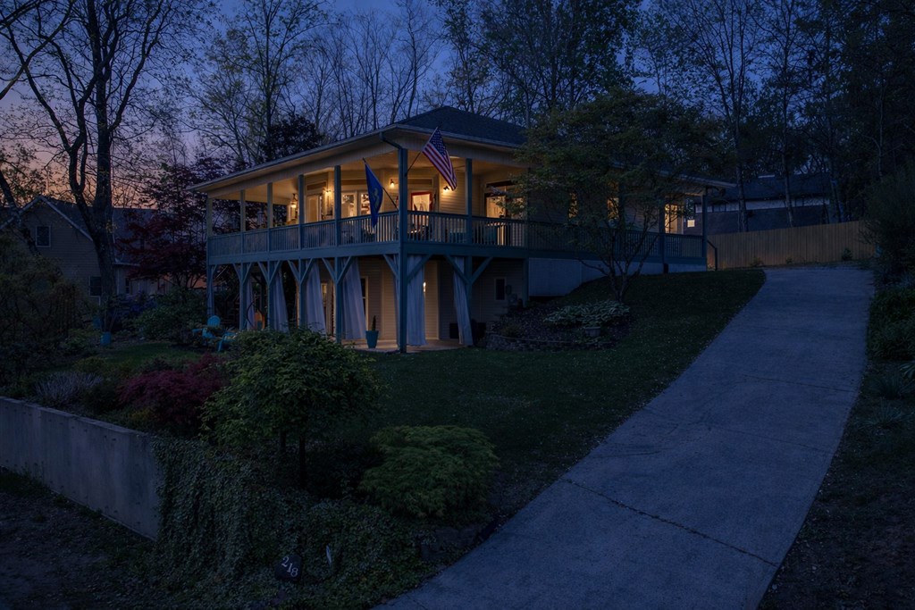 218 Lakeshore Drive