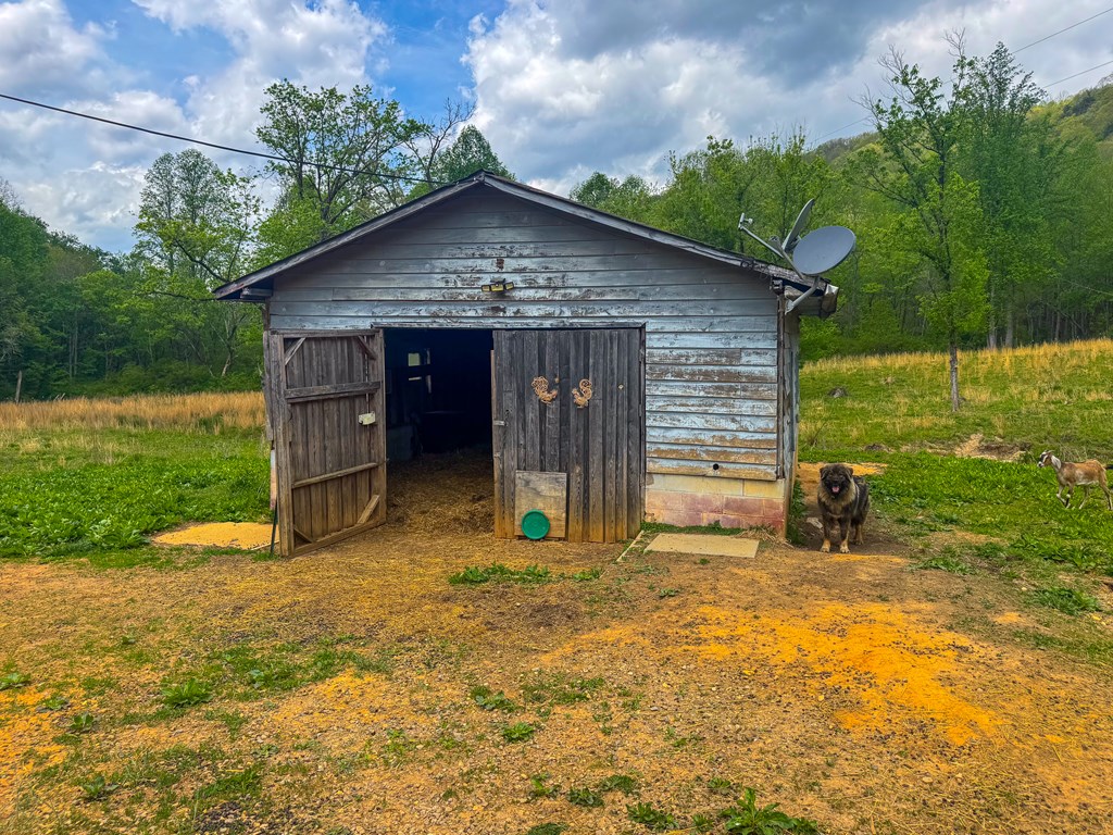3325 Pack Mountain Road