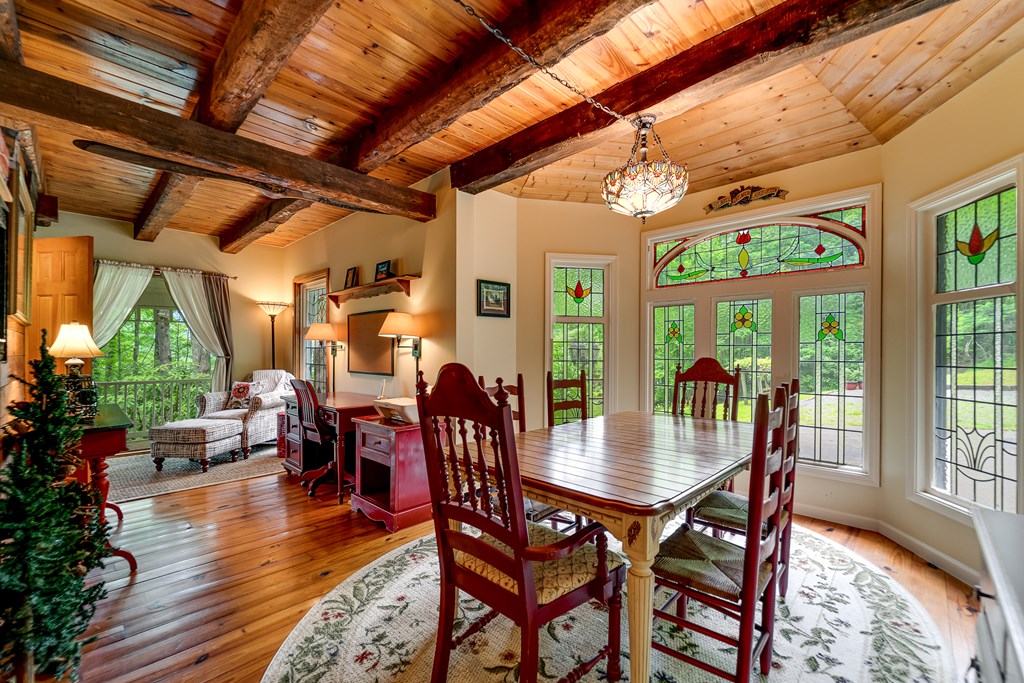 1504 Red Marble Road