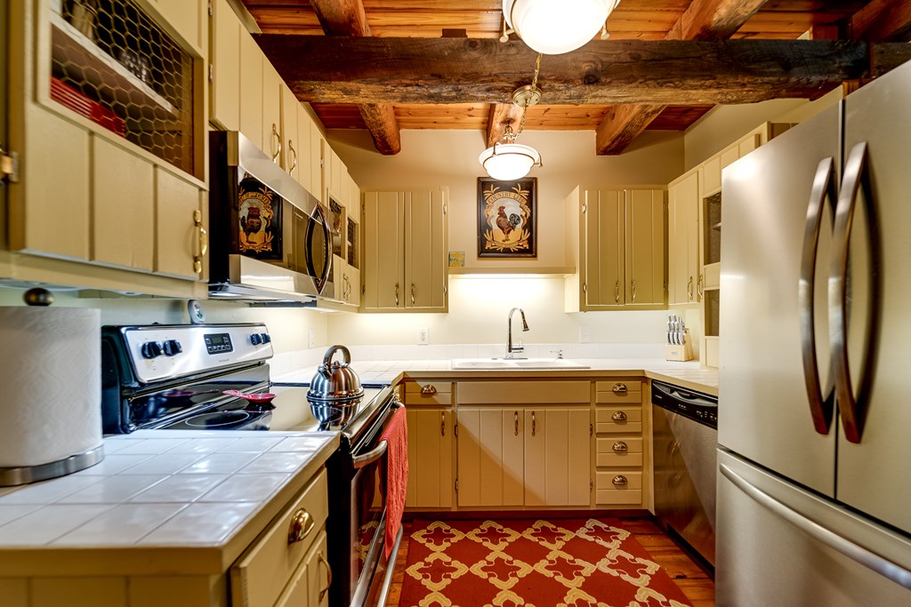1504 Red Marble Road