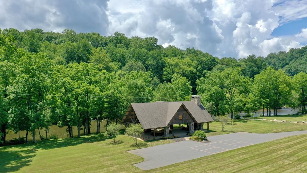 117 Amberleaf Way