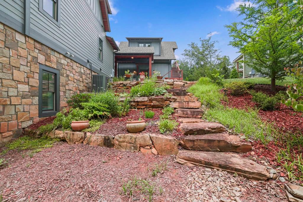 117 Amberleaf Way