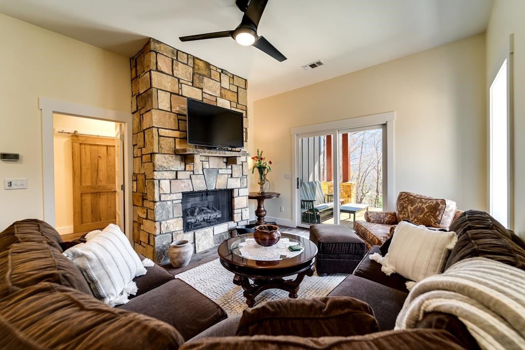 117 Amberleaf Way