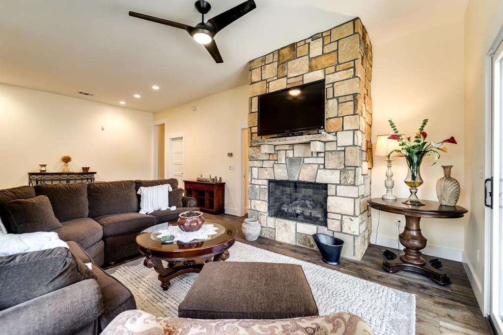 117 Amberleaf Way
