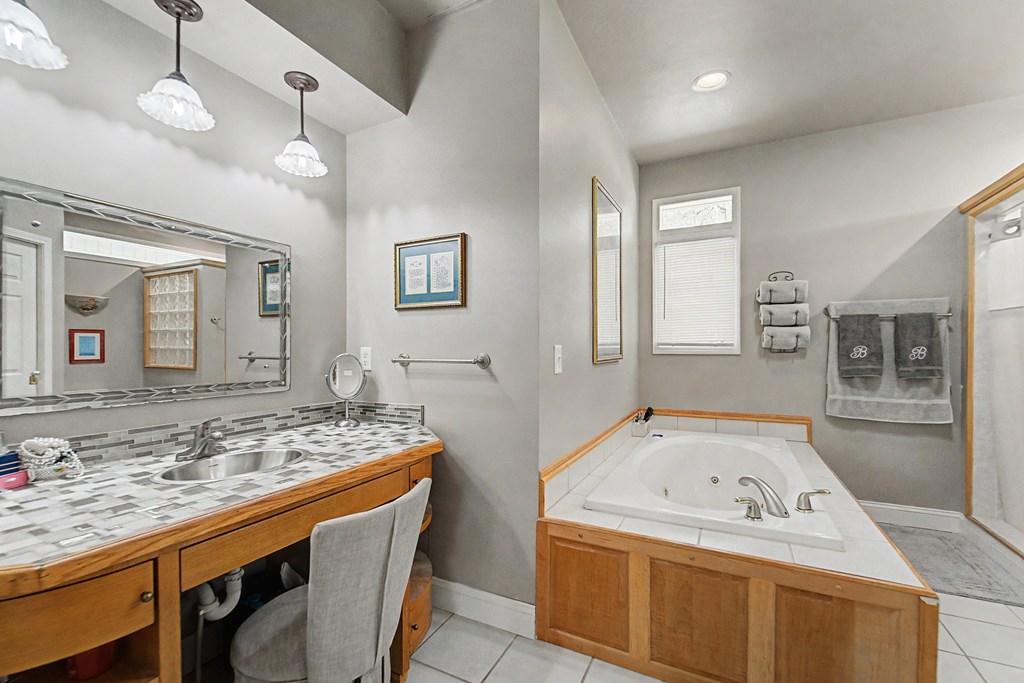 218 Lakeshore Drive