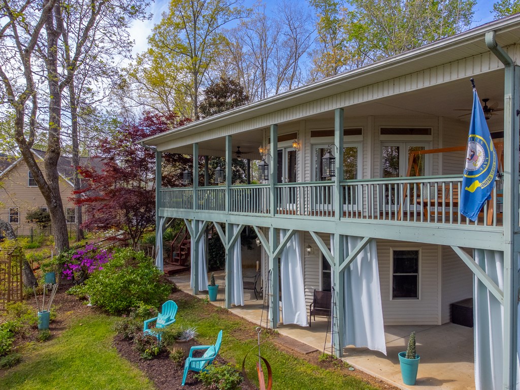 218 Lakeshore Drive
