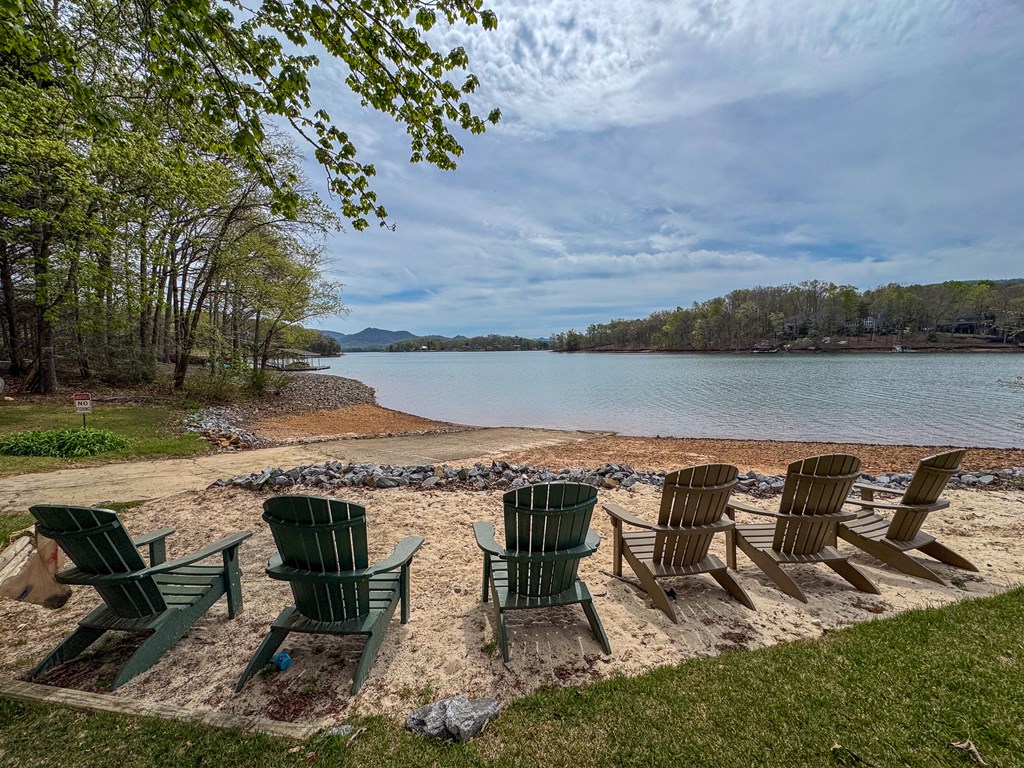 218 Lakeshore Drive