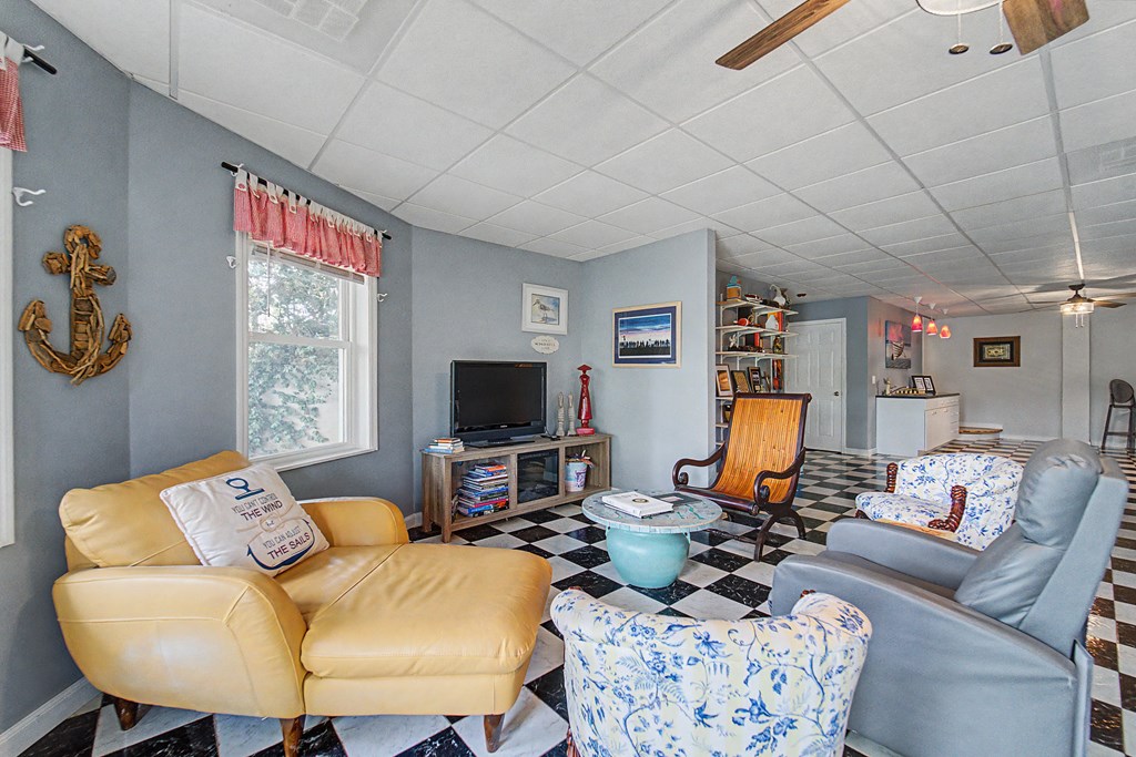 218 Lakeshore Drive