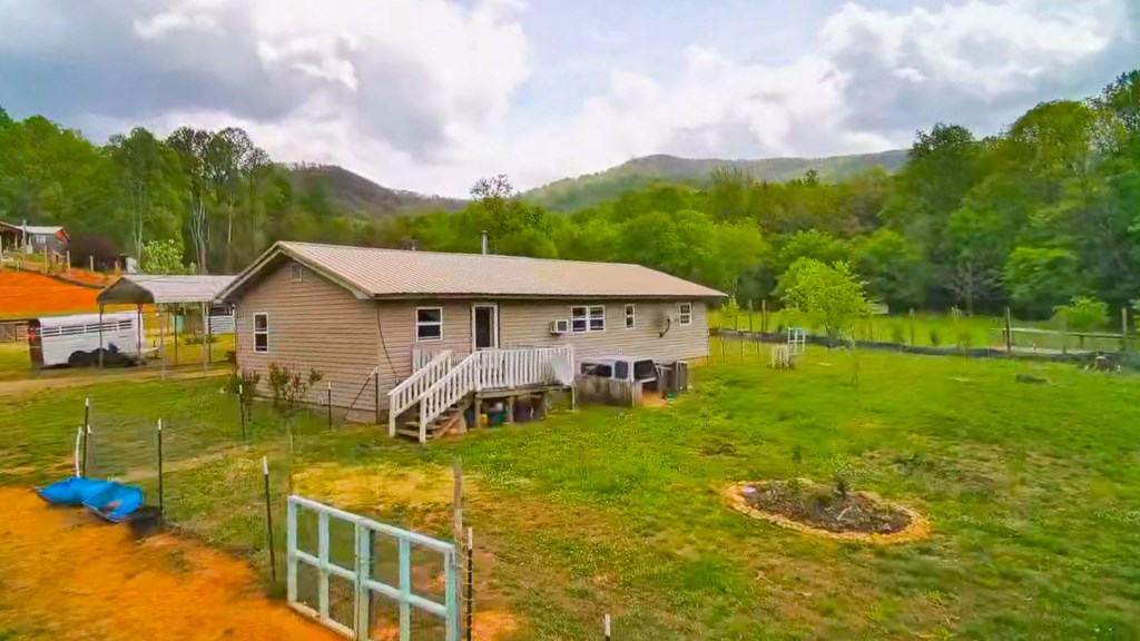 3325 Pack Mountain Road
