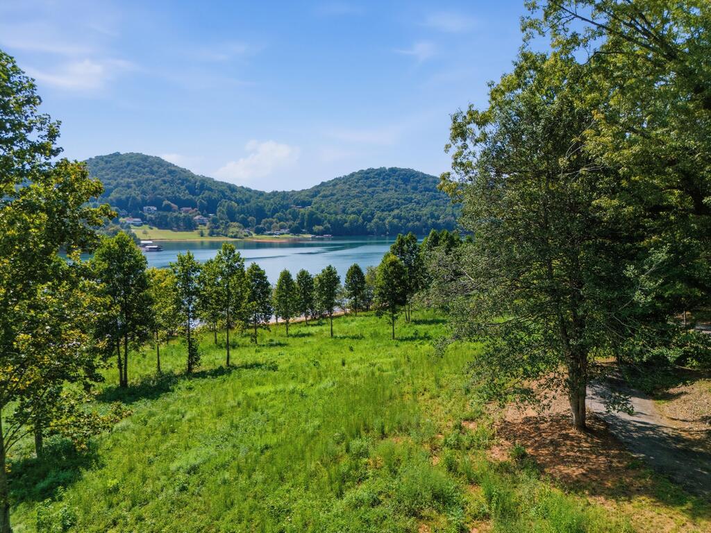 314 Lakeside Drive