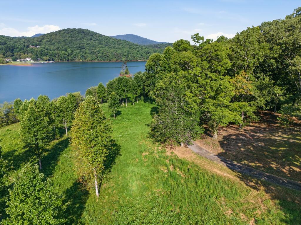 314 Lakeside Drive