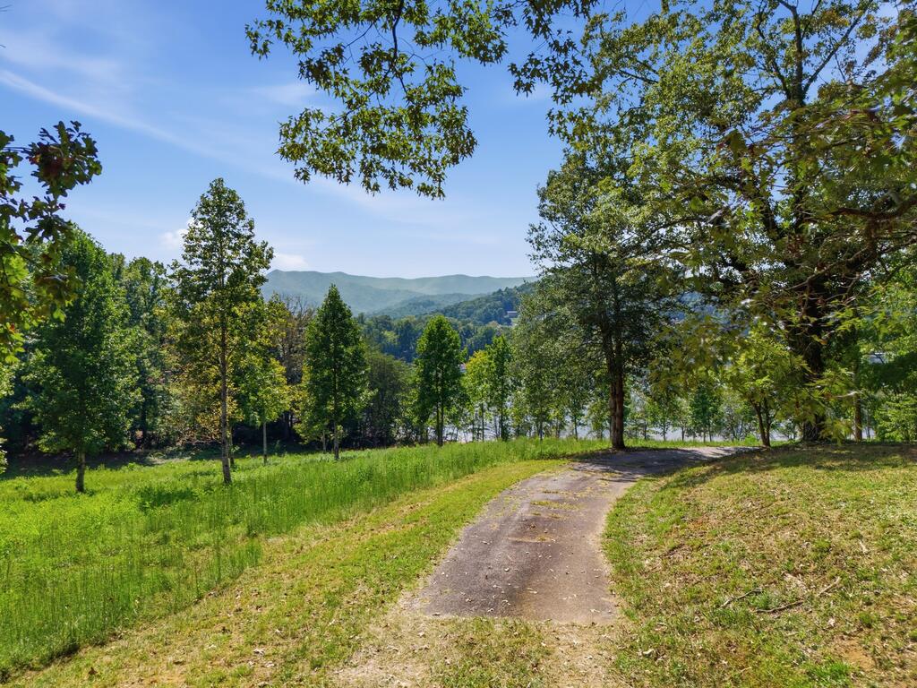 314 Lakeside Drive