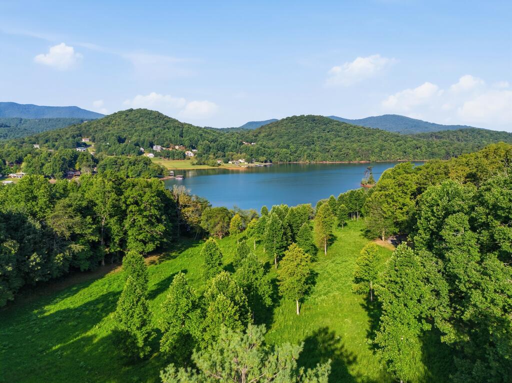 314 Lakeside Drive